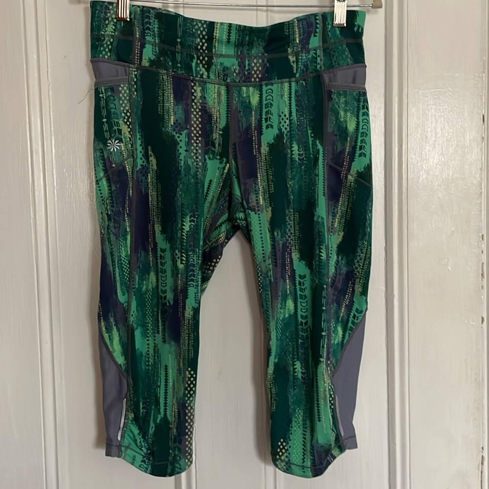 Athleta cropped leggings, green print, size Medium